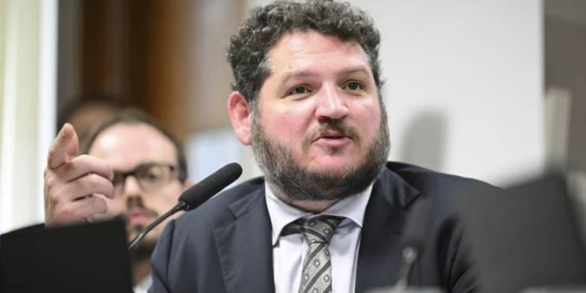 Transferência de Daniel Vorcaro para a PF em Brasília aumenta expectativa sobre próximos passos da investigação.