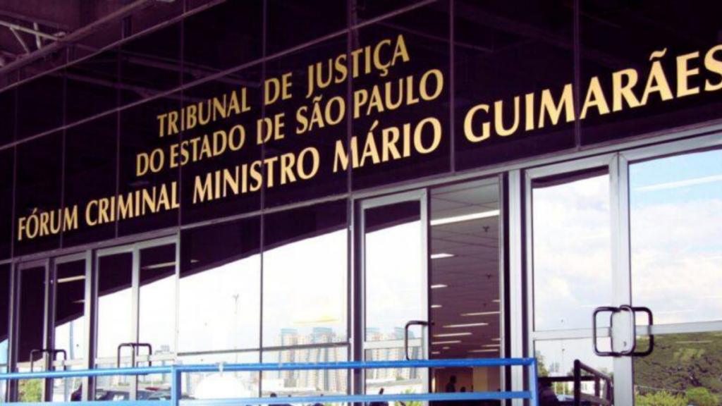 Influenciadora Deolane Bezerra teve prisão mantida após audiência de custódia em São Paulo.