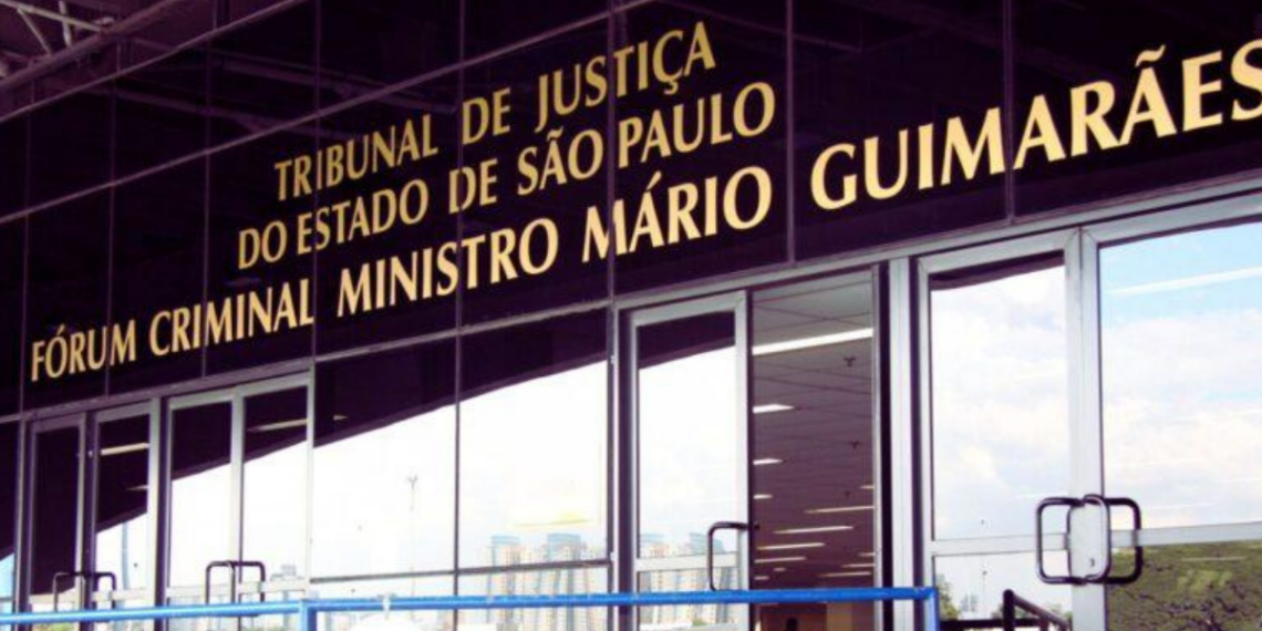 Influenciadora Deolane Bezerra teve prisão mantida após audiência de custódia em São Paulo.