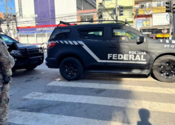 Deputado teve celular apreendido no Aeroporto Santos Dumont durante operação da PF.