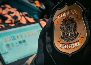 Medo de assaltos, golpes e bala perdida altera hábitos e reduz sensação de liberdade no Brasil.