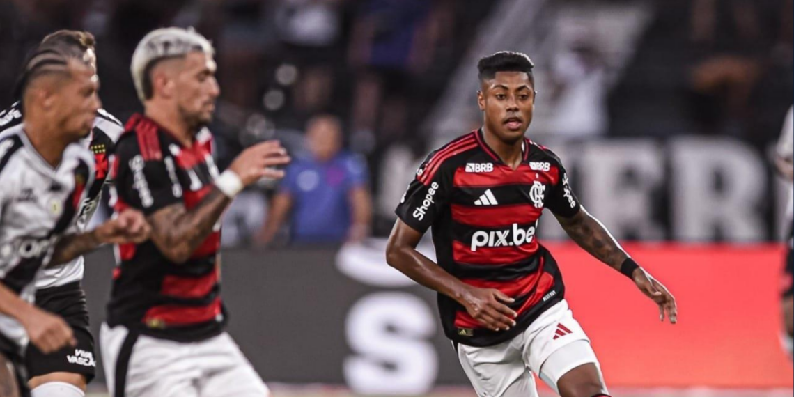 Bruno Henrique cruza e Pedro completa para o fundo da rede.