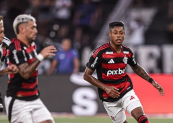 Bruno Henrique cruza e Pedro completa para o fundo da rede.
