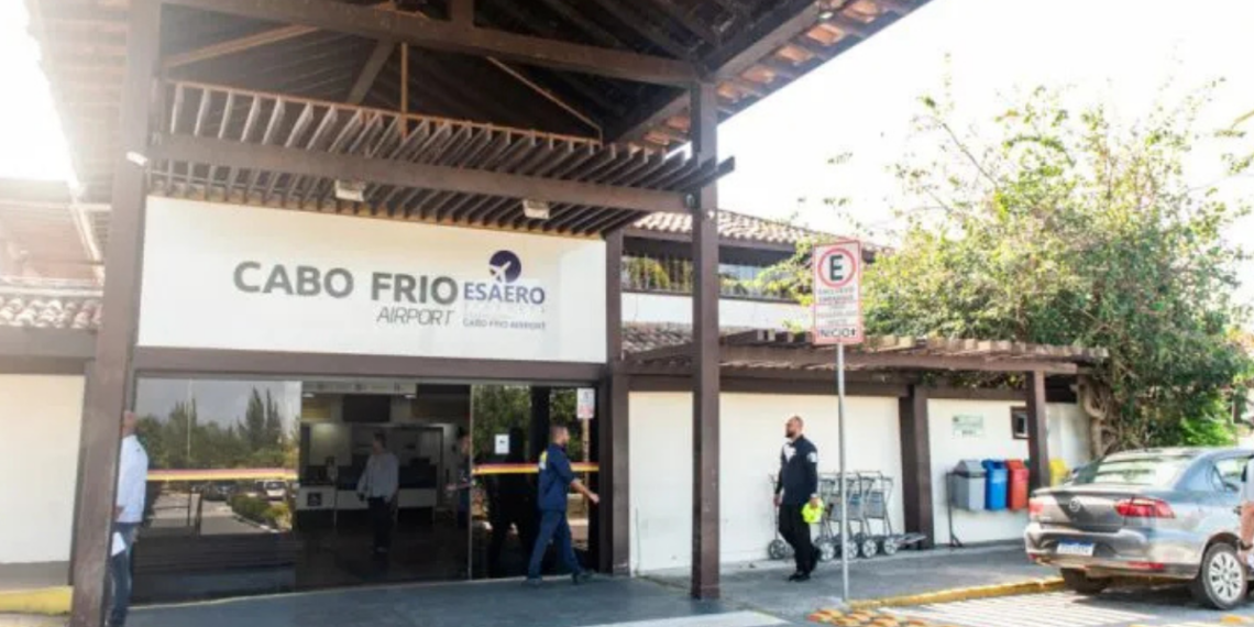 Programa Emprego Já divulga 24 vagas para atuação no Aeroporto Internacional de Cabo Frio. Interessados podem se cadastrar online ou pelo WhatsApp.