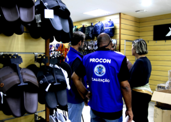 Procon de Macaé orienta consumidores sobre direitos, trocas e cuidados nas compras do Dia das Mães para evitar prejuízos e golpes.