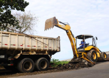 Prefeitura de Rio das Ostras inicia obras de recuperação da malha viária em avenidas e rodovias importantes do município. 