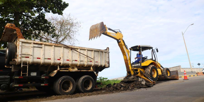 Prefeitura de Rio das Ostras inicia obras de recuperação da malha viária em avenidas e rodovias importantes do município.