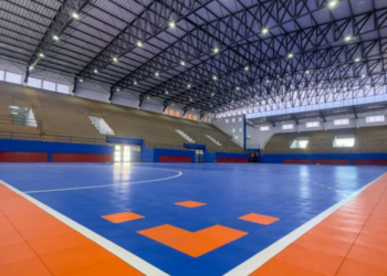 Cabo Frio promove clássico de showbol entre Brasil e Argentina para marcar a reabertura do Ginásio Alfredo Barreto. Evento reúne craques do futebol e arrecada alimentos.