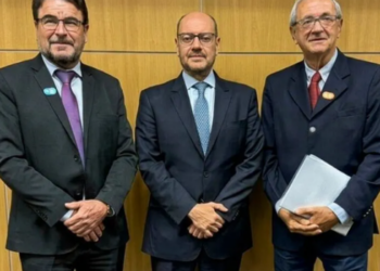 Prefeito de Quissamã participa de reunião no Palácio Guanabara para discutir obras, saneamento e investimentos no município.