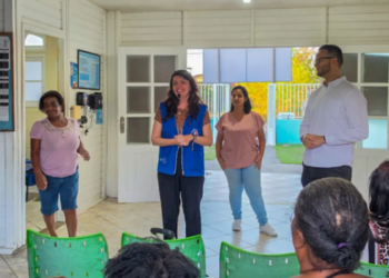 Moradores de Caxias participaram de ação de saúde com avaliação médica, glicemia e orientações sobre diabetes.