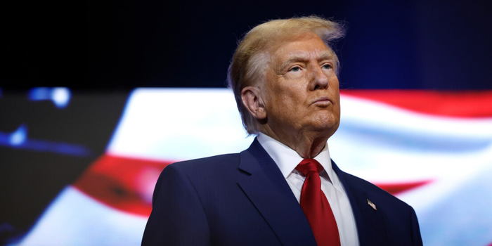 Estados Unidos anunciam classificação do PCC e Comando Vermelho como organizações terroristas estrangeiras e geram debate no Brasil.