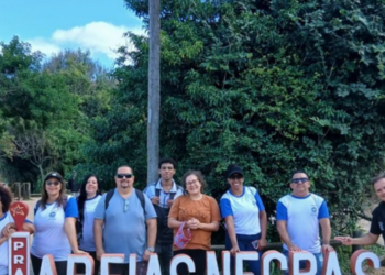 Projeto “Rio das Ostras Passo a Passo” promove turismo sustentável, geoturismo e educação ambiental com caminhadas guiadas pela cidade.