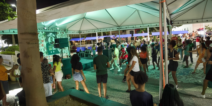 Festival de dança em Cabo Frio terá apresentações culturais e aulas gratuitas de zumba e charme na Praça Porto Rocha.