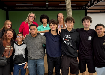 Estudantes da rede municipal de Cabo Frio conquistaram medalhas estaduais e menções honrosas na OBMEP 2025, reforçando o destaque do município na educação matemática.