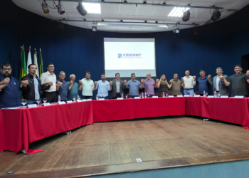 Prefeitos e gestores participam do lançamento de projeto voltado à qualificação da gestão pública e ao desenvolvimento sustentável.