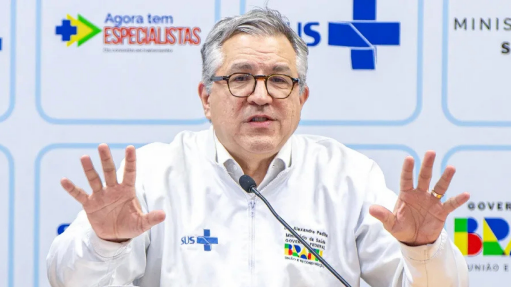 Ministro Alexandre Padilha diz que suspensão de lotes da Ypê pela Anvisa teve motivação técnica e sanitária, sem relação com disputas políticas.