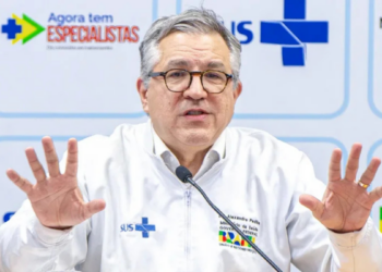 Ministro Alexandre Padilha diz que suspensão de lotes da Ypê pela Anvisa teve motivação técnica e sanitária, sem relação com disputas políticas.