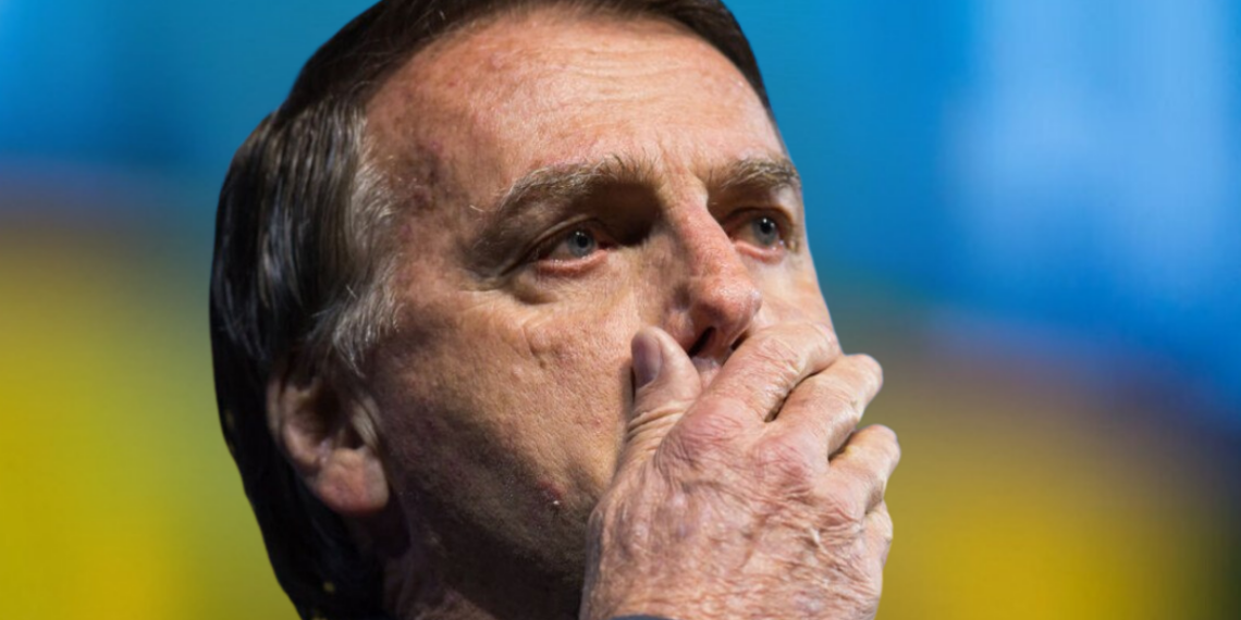 Jair Bolsonaro está estável após cirurgia no ombro em Brasília. Procedimento ocorreu sem complicações, segundo boletim médico.
