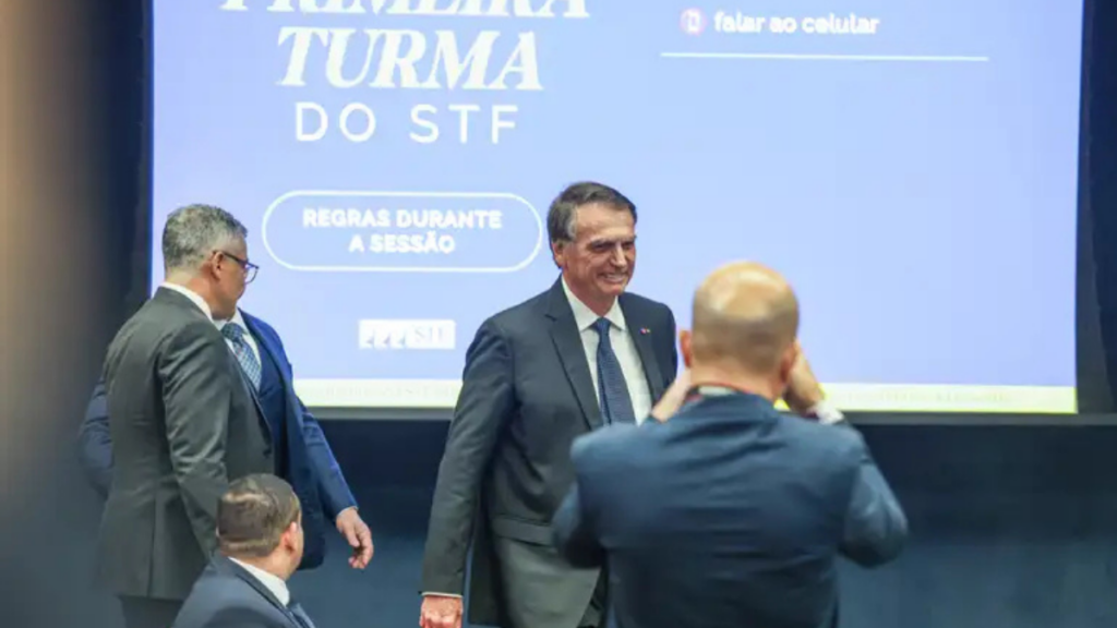 Defesa de Jair Bolsonaro apresentou recurso ao STF pedindo anulação de condenação de 27 anos e 3 meses no caso da trama golpista, alegando erro judiciário e falhas no processo.