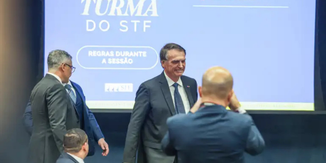 Defesa de Jair Bolsonaro apresentou recurso ao STF pedindo anulação de condenação de 27 anos e 3 meses no caso da trama golpista, alegando erro judiciário e falhas no processo.