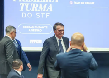 Defesa de Jair Bolsonaro apresentou recurso ao STF pedindo anulação de condenação de 27 anos e 3 meses no caso da trama golpista, alegando erro judiciário e falhas no processo.
