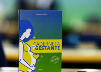 Ministério da Saúde lança nova Caderneta da Gestante digital integrada ao Meu SUS Digital, com recursos sobre pré-natal, parto, vacinação e cuidados pós-parto.