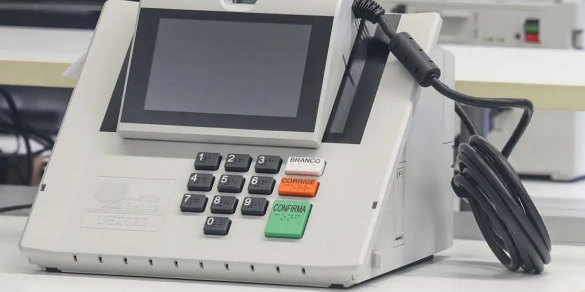 TSE realiza segunda fase do Teste Público da Urna em Brasília para validar melhorias nos sistemas eleitorais antes das próximas eleições.