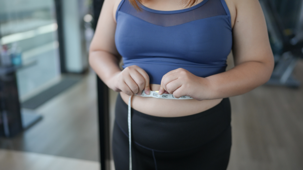 Estudo global aponta que a obesidade ultrapassou a hipertensão como principal fator de risco à saúde no Brasil, segundo análise publicada na The Lancet Regional Health.