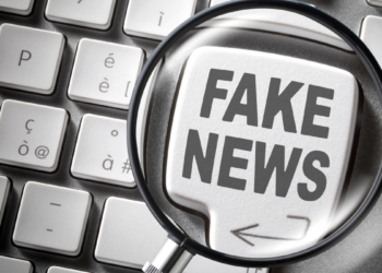 Especialistas explicam como o viés de confirmação influencia opiniões, fortalece a desinformação e afeta a interpretação dos fatos nas redes sociais e no cotidiano.