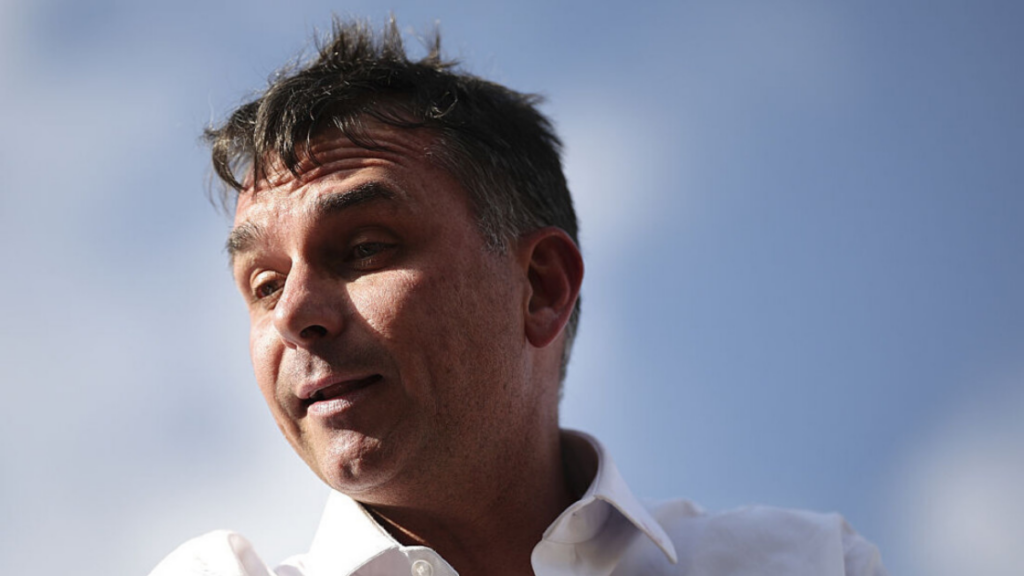 Marcello Lopes deixa coordenação de marketing da pré-campanha presidencial de Flávio Bolsonaro antes de assumir oficialmente o cargo. Eduardo Fischer deve assumir comunicação.