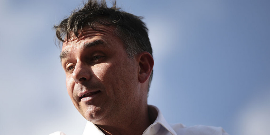 Marcello Lopes deixa coordenação de marketing da pré-campanha presidencial de Flávio Bolsonaro antes de assumir oficialmente o cargo. Eduardo Fischer deve assumir comunicação.