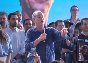 Episódio ocorreu durante lançamento da pré-candidatura de Ciro Gomes