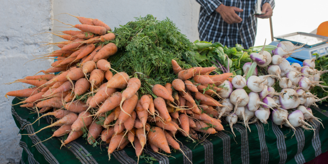 Inflação dos alimentos dificulta manter uma alimentação saudável no Brasil. Veja impactos na dieta e dicas para economizar com nutrição.