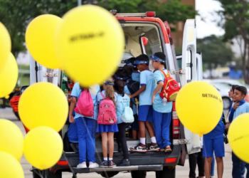 PRF abre campanha Maio Amarelo 2026 em Brasília com ações educativas e de fiscalização para reduzir acidentes e mortes no trânsito em todo o país.