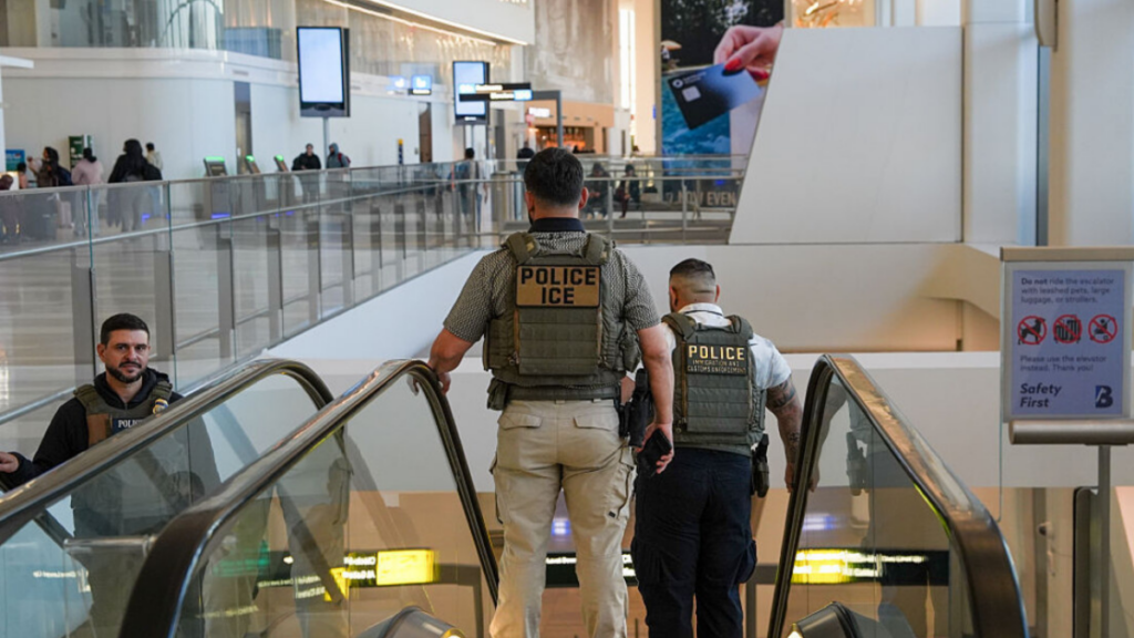 Donald Trump apoiou proposta simbólica para mudar o nome da agência de imigração dos EUA de ICE para NICE, mas não há decisão oficial nem processo formal em andamento.