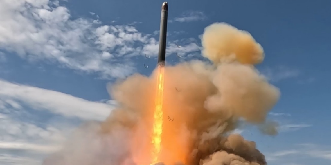 Rússia reforça capacidade estratégica com novo sistema nuclear.