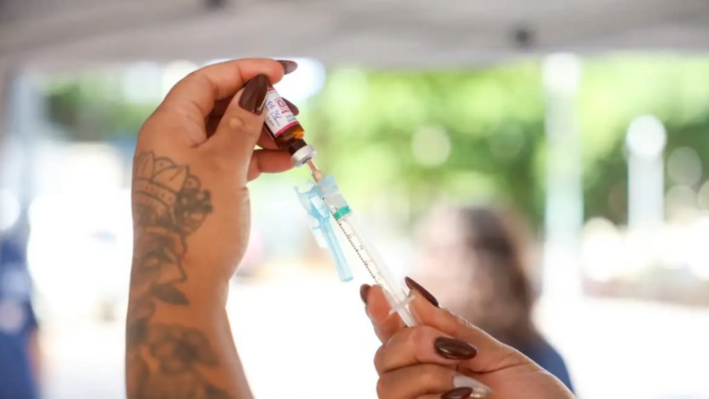 Casos de SRAG aumentam no Brasil em bebês, com destaque para VSR e Influenza A, segundo boletim Infogripe.