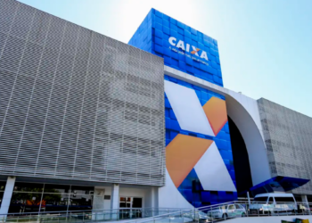 Trabalhadores nascidos em maio e junho recebem abono salarial nesta sexta-feira. Pagamento soma R$ 5,7 bilhões no quarto lote de 2026.