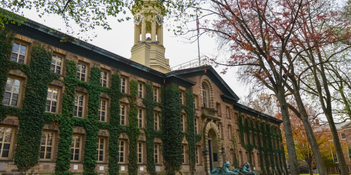 Princeton muda sistema histórico de provas após avanço da inteligência artificial nas universidades.