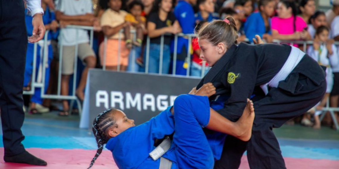 Programa Bolsa Atleta 2026 abre inscrições em Rio das Ostras com bolsas de até R$ 800 para atletas de rendimento. Cadastro segue até 22 de maio.