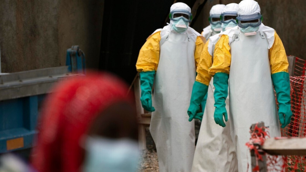 Epidemia de ebola causada por variante sem vacina aprovada aumenta alerta sanitário em países da África.