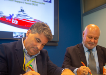 Petrobras anuncia investimento bilionário para construção de embarcações de apoio submarino em Santa Catarina.