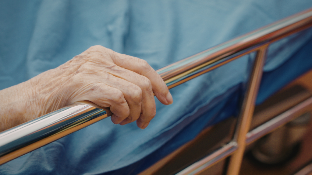 Idoso de 88 anos declarado morto em hospital do interior de São Paulo voltou a apresentar sinais vitais dentro de funerária.