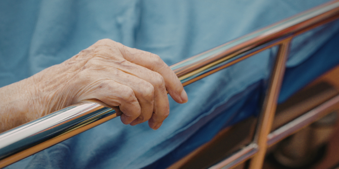 Idoso de 88 anos declarado morto em hospital do interior de São Paulo voltou a apresentar sinais vitais dentro de funerária.