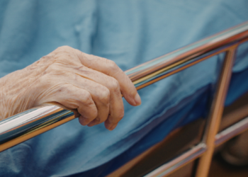 Idoso de 88 anos declarado morto em hospital do interior de São Paulo voltou a apresentar sinais vitais dentro de funerária.