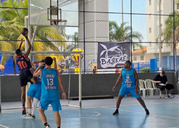 Torneio universitário de basquete 3x3 movimenta Macaé com jogos, brindes e integração estudantil.