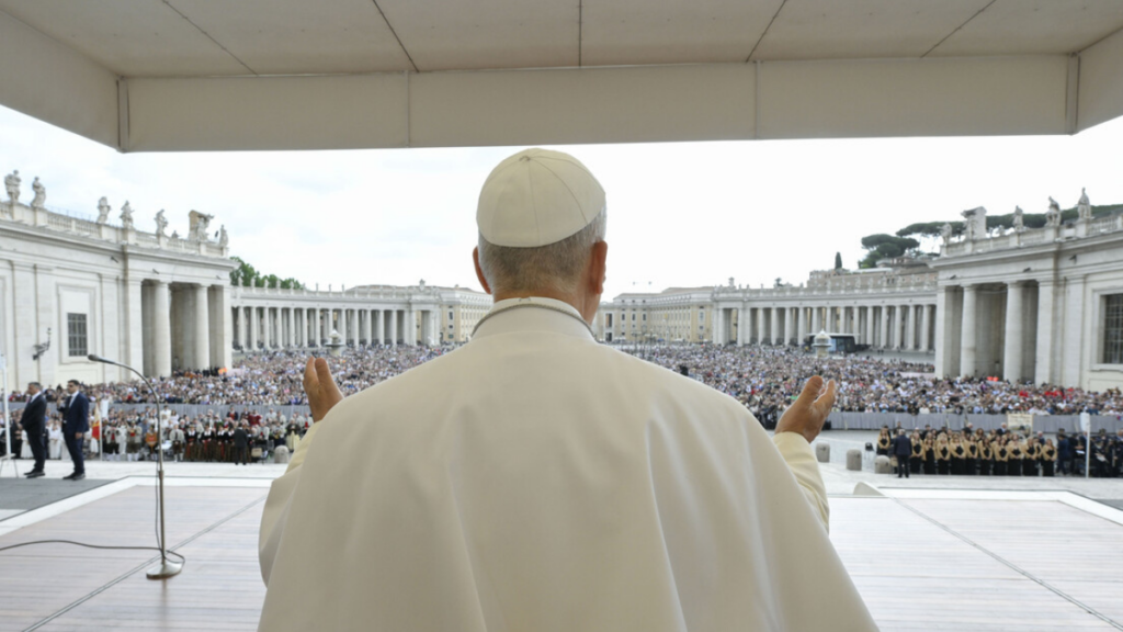Vaticano anuncia criação de comissão sobre inteligência artificial para analisar impactos da tecnologia e orientar ações da Igreja Católica.