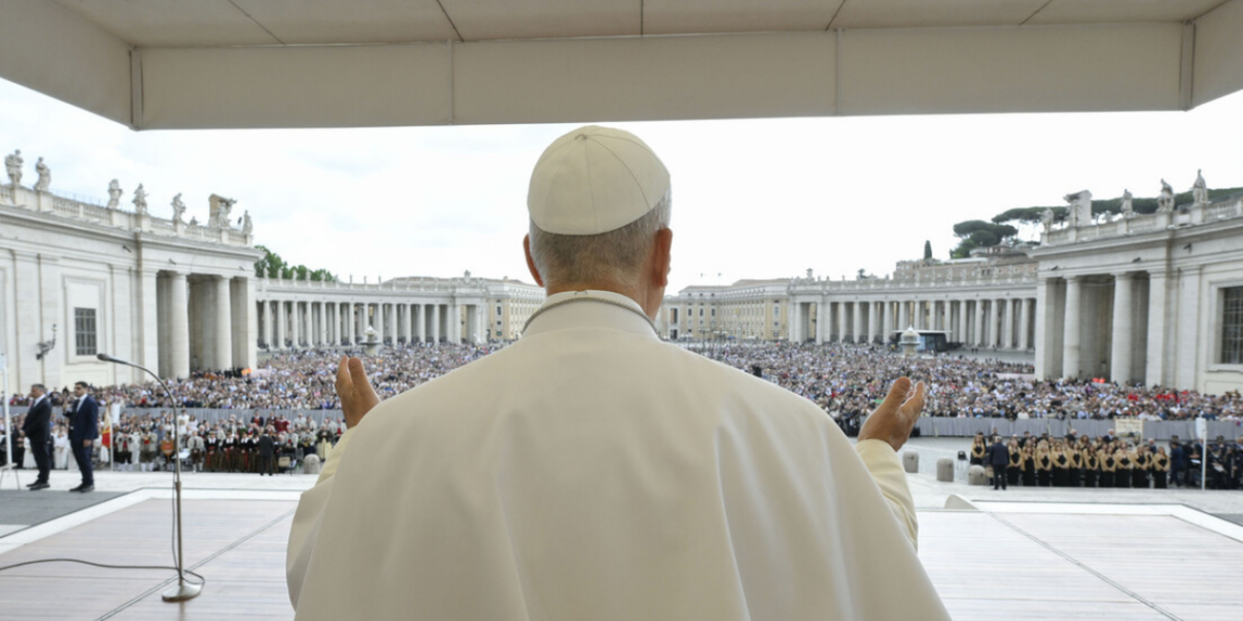 Vaticano anuncia criação de comissão sobre inteligência artificial para analisar impactos da tecnologia e orientar ações da Igreja Católica.