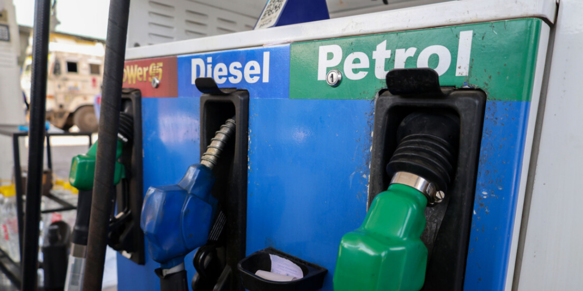 Redução dos estoques mundiais de petróleo preocupa especialistas e amplia temor de crise energética global após fechamento do Estreito de Ormuz.
