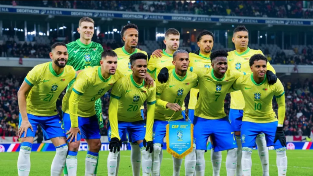Camisas da Seleção Brasileira para a Copa de 2026 chegam ao mercado com preços entre R$ 100 e R$ 800, incluindo versões oficiais e modelos para torcedores.